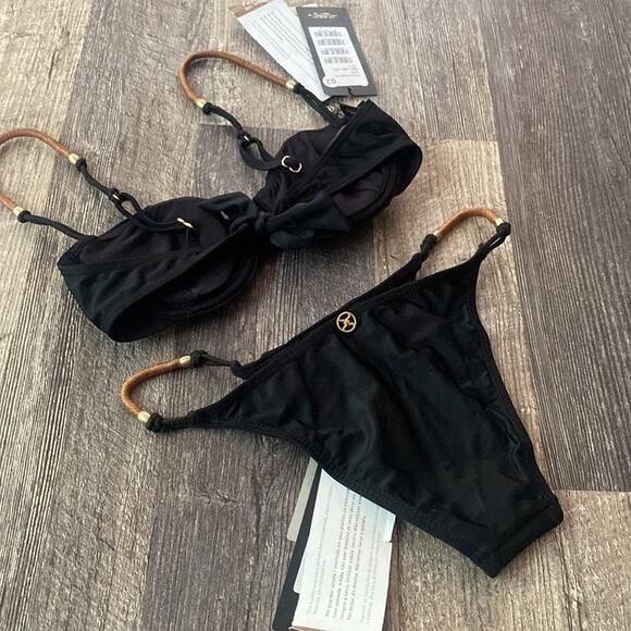 Elis Detail Bikini Set by Vix Hermanny - Picture 13 of 13